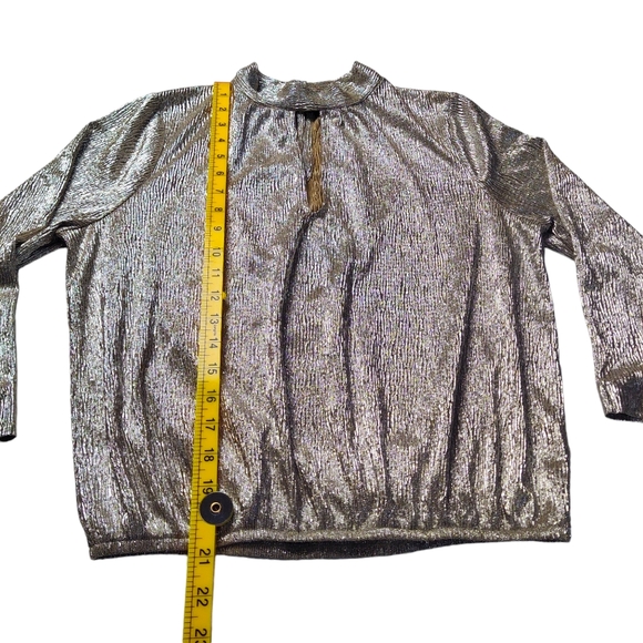 Express‎ Metallic Gold Crinkle Going out Top Cutout Size Medium - Picture 6 of 7